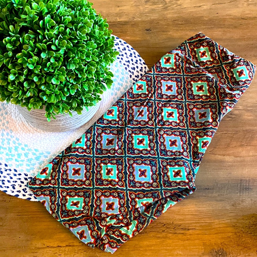 Lularoe Pattern Leggings (OS) Fits Pants Size 0-10